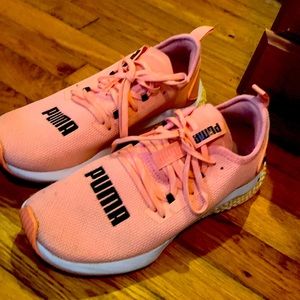 Pumas shoes women’s 8